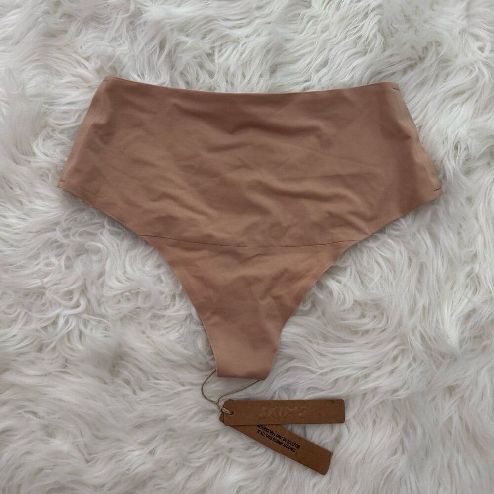 Skims Smoothing Intimates High Waisted Thong Clay Size XS